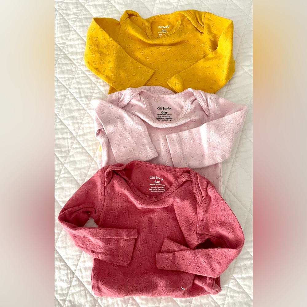3 Pack Carter’s 6 Mth 🩷 Heart outlined long sleeve onesies